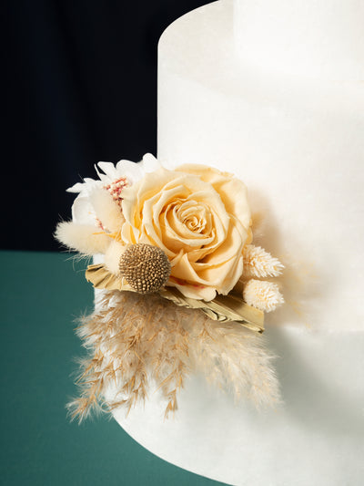 Cake Topper With Beige And White Preserved Flowers For Your Wedding