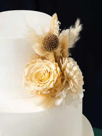 Cake Topper With Beige And White Preserved Flowers For Your Wedding