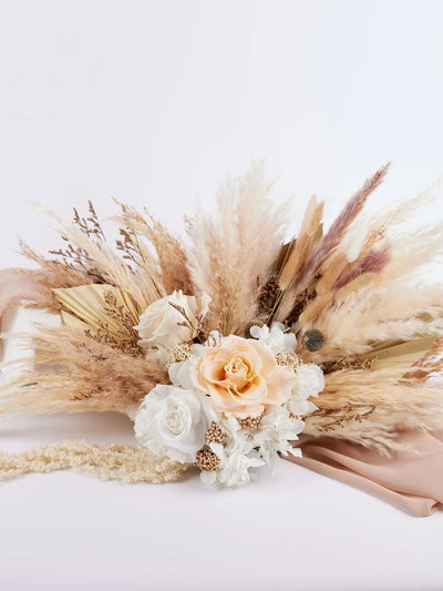 Centerpiece With Beige And White Preserved Flowers For Your Wedding