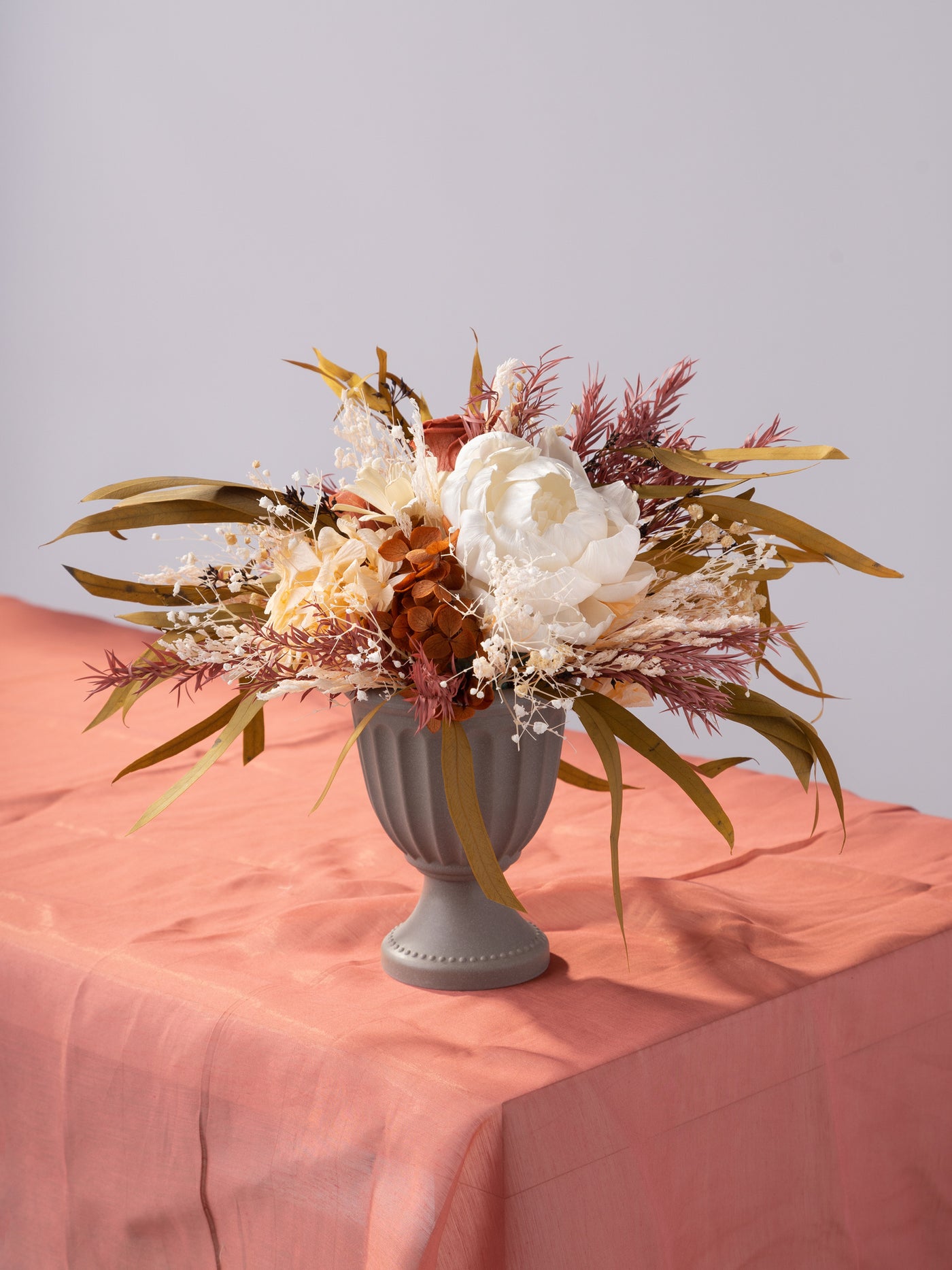 Centerpiece Cream With Dusty Roses For Your Wedding Day