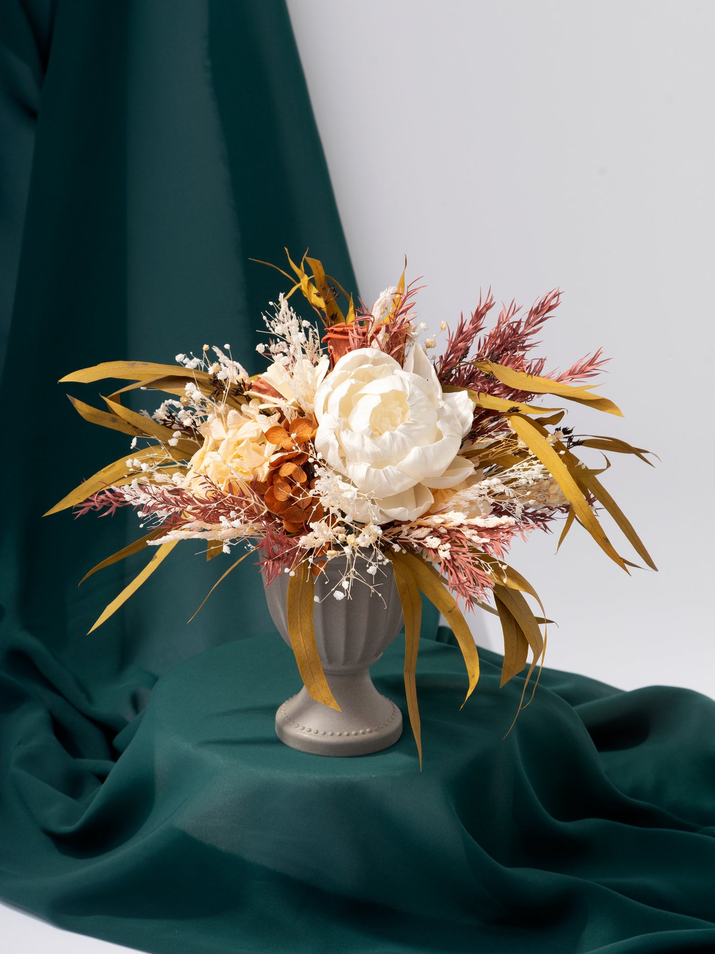 Centerpiece Cream With Dusty Roses For Your Wedding Day