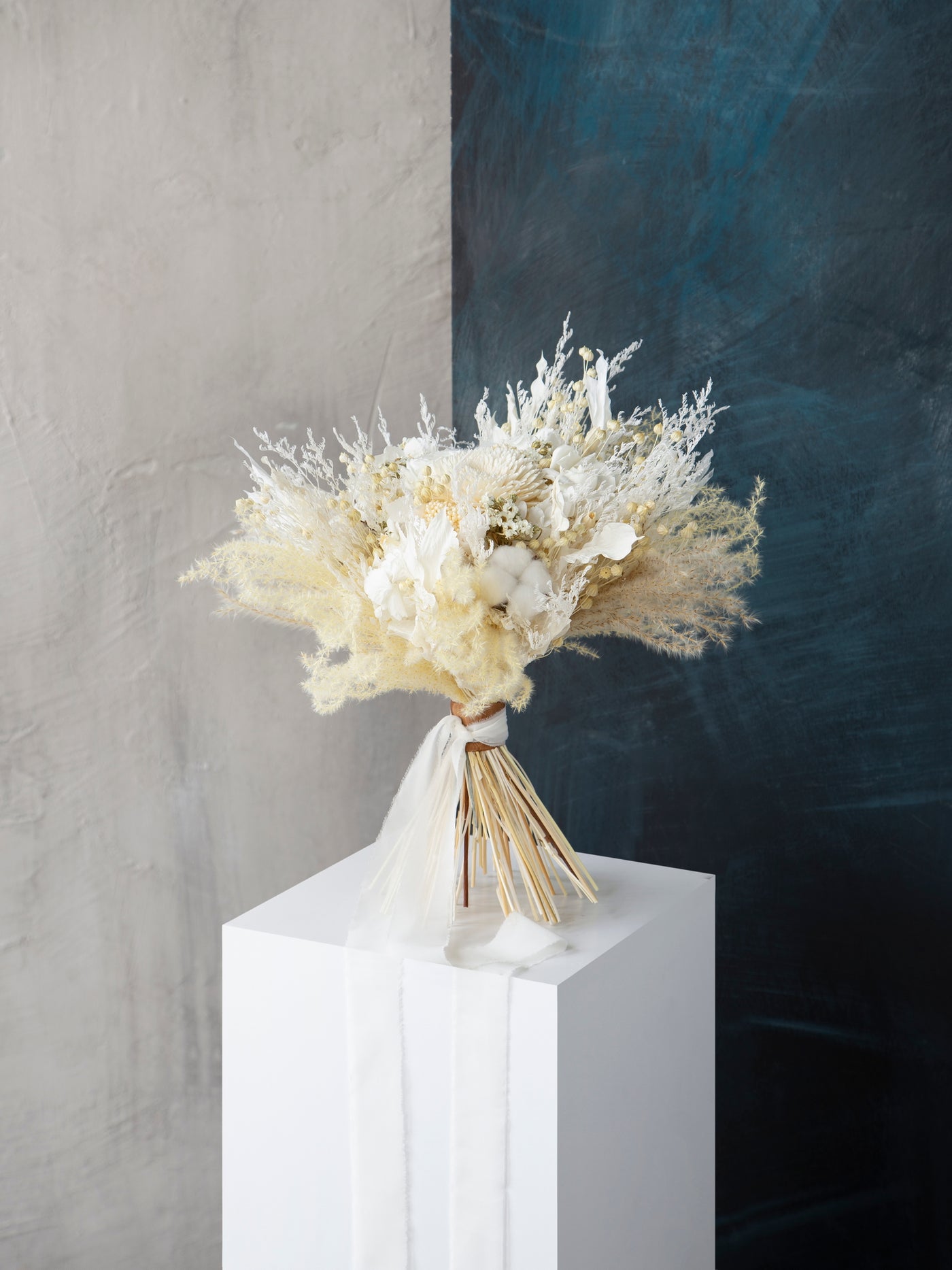 Boho classic white and beige bouquet for bride