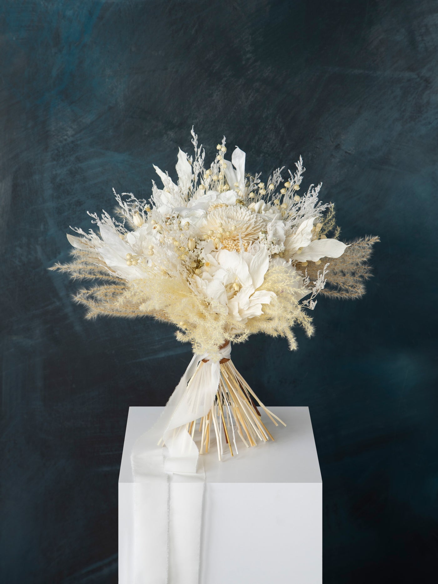 Boho classic white and beige bouquet for bride