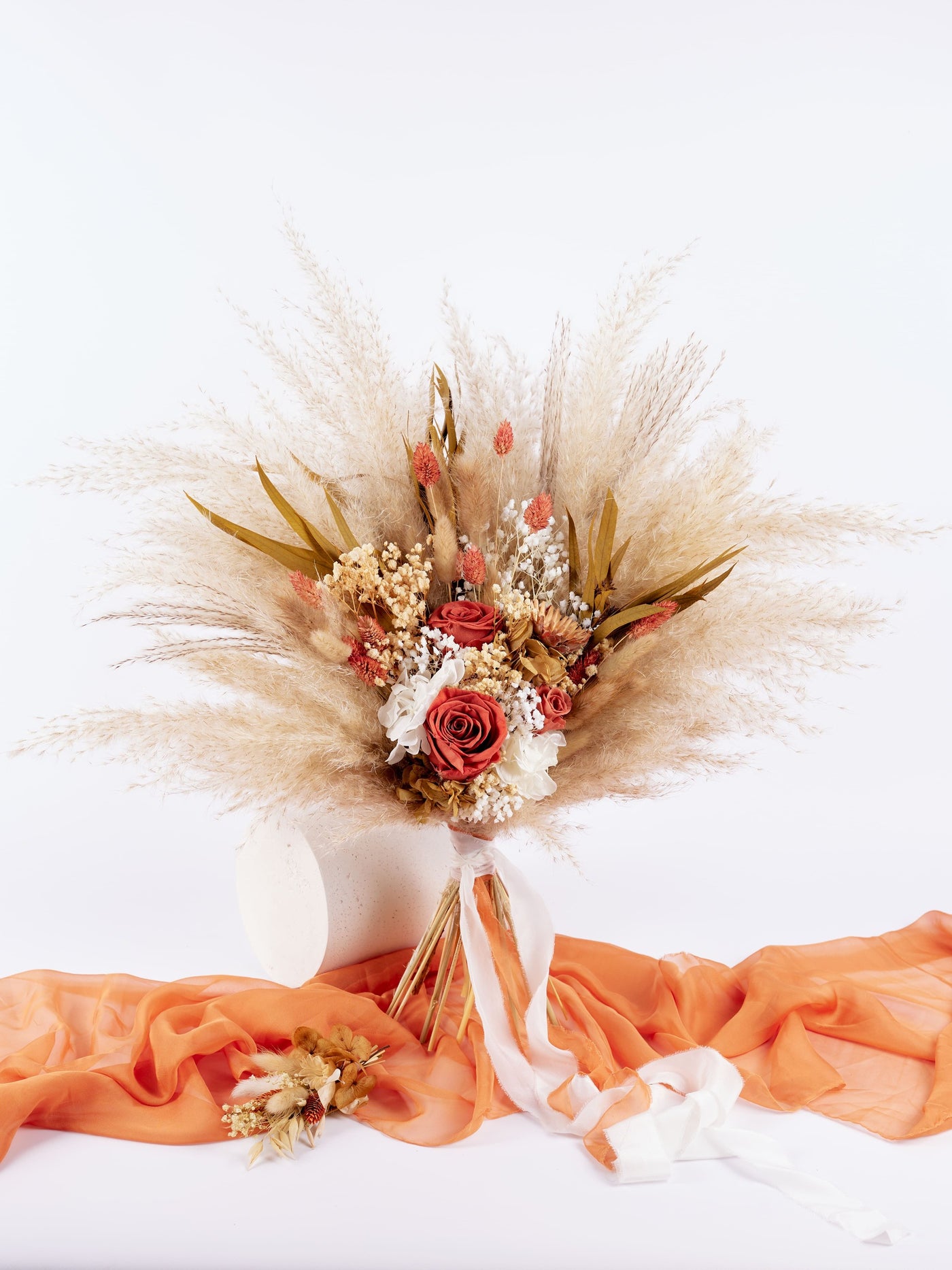 boutonniere with terracotta rose and wedding bouquette standing on peach background 4