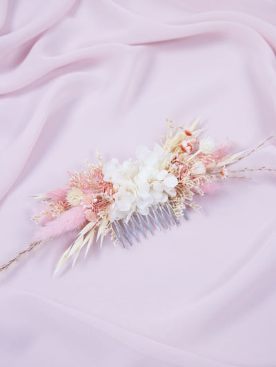 wedding comb is lying on pink organza 3